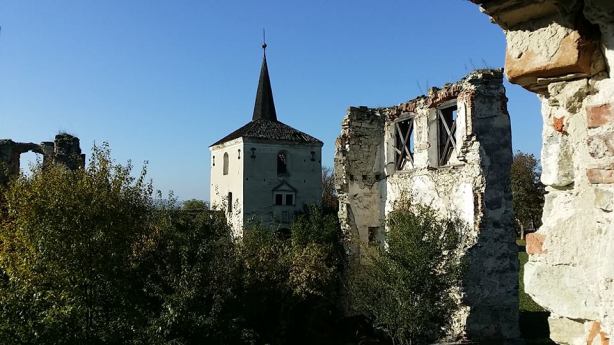 kornis-castle-ruins-photo