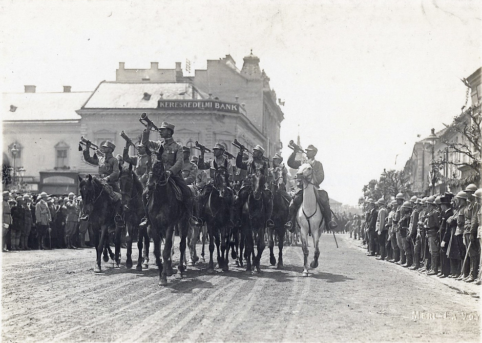 Romanian troops enter Cluj in 1917